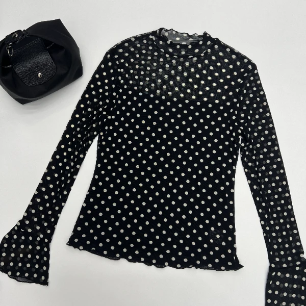 【红红家】秋季新款欧货气质减龄半高领波点双层网纱喇叭袖打底上衣