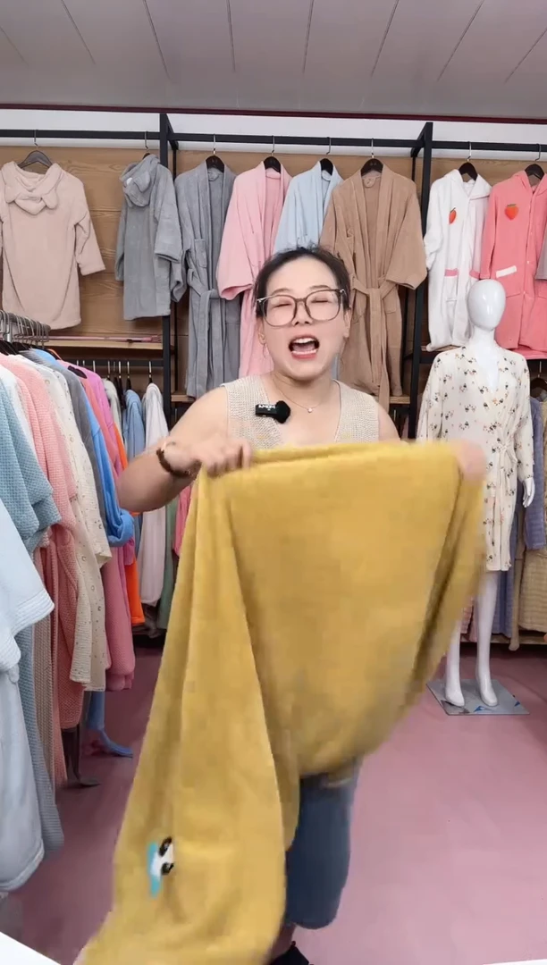 珊瑚绒刺绣浴巾姜黄色