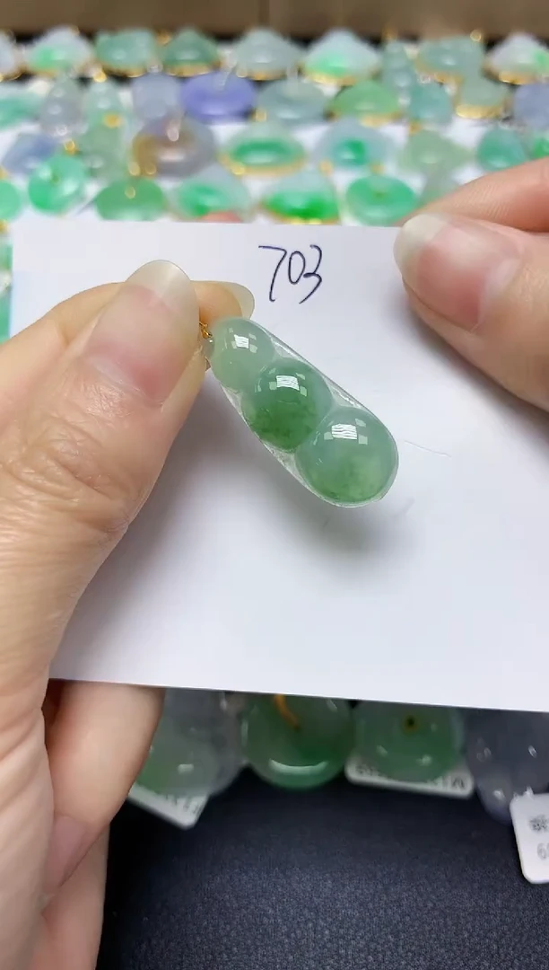 翡翠未镶嵌颈饰 天然翡翠A货