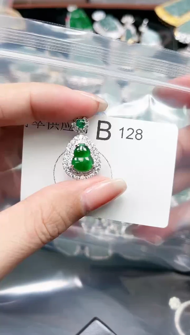 【闪购商品】翡翠颈饰未镶嵌128赠皮绳