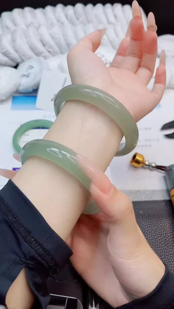 未镶嵌手镯石英质玉133-60