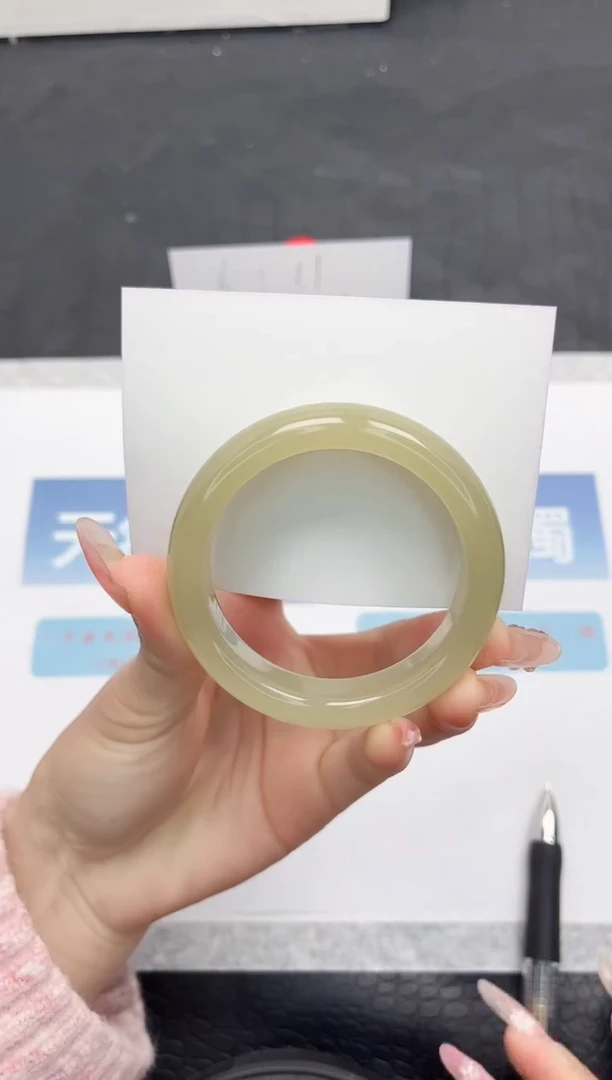 【闪购商品】石英质玉手镯未镶嵌K15-54.3