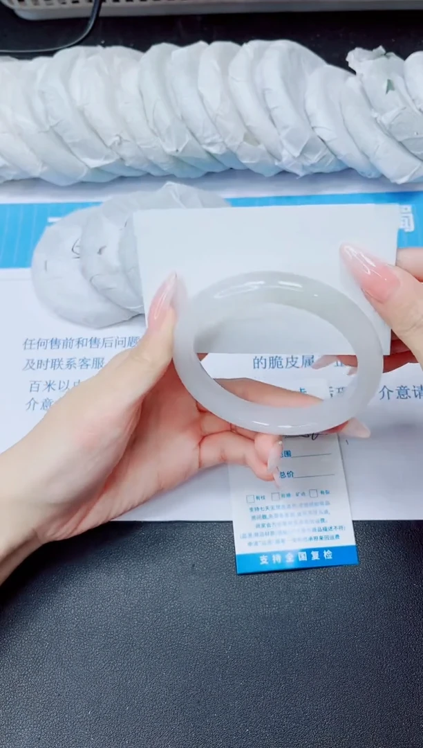 石英质玉手镯未镶嵌144/58.8