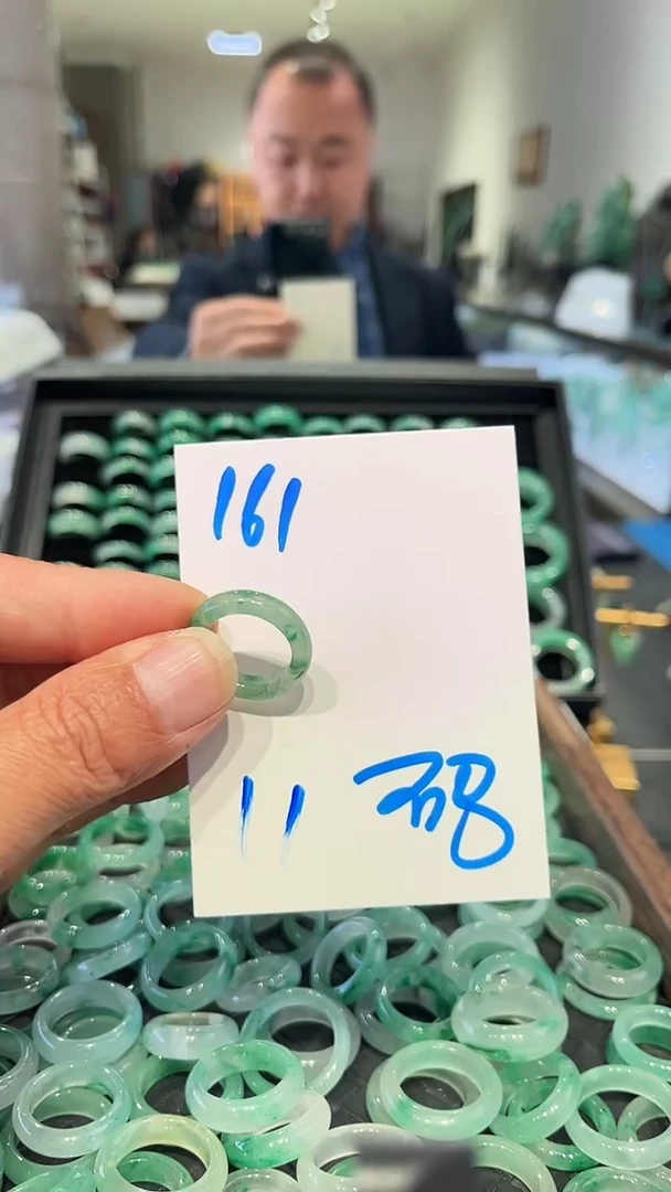 未镶嵌戒圈石英质玉非洲翠