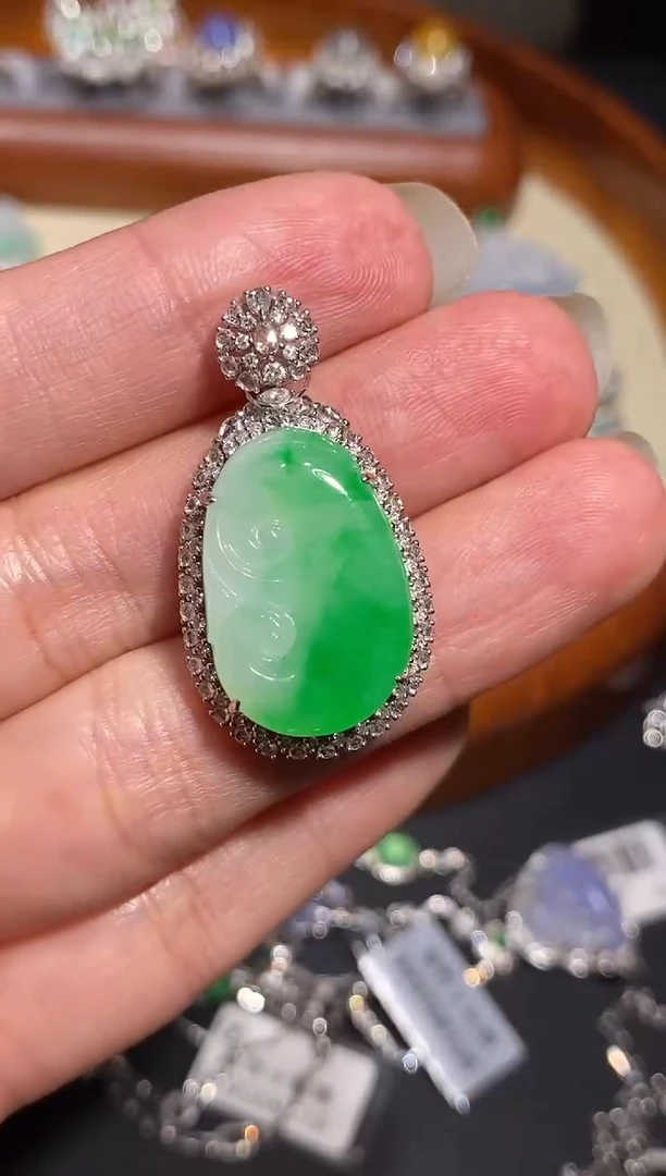 【闪购商品】翡翠吊坠(不含链)18K金镶嵌吊坠