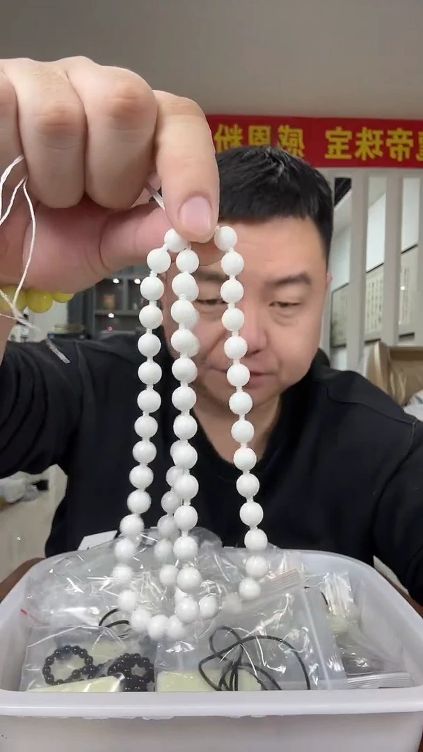 未镶嵌颈饰蓝田玉（蛇纹石化大理石玉）多样性发货一件