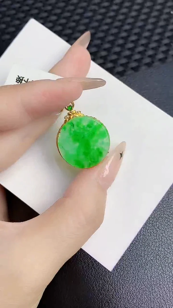 颈饰18K金镶嵌翡翠缅甸天然翡翠A货