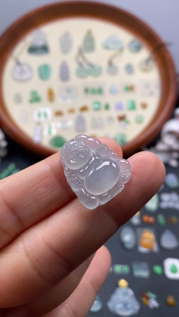 颈饰未镶嵌翡翠冰晴布袋佛/芬