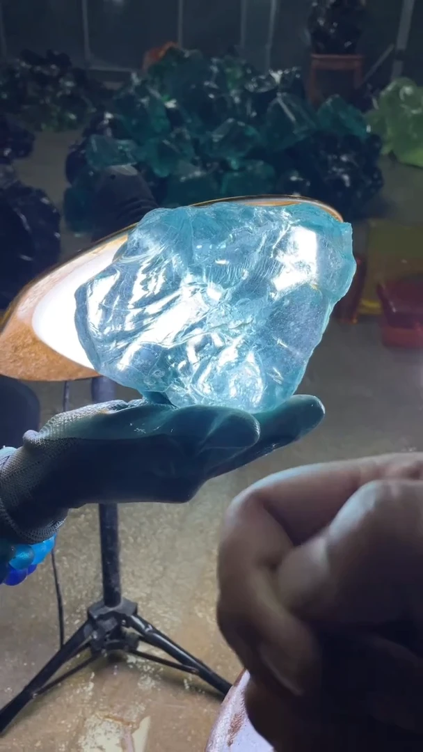 新疆五彩石石头。