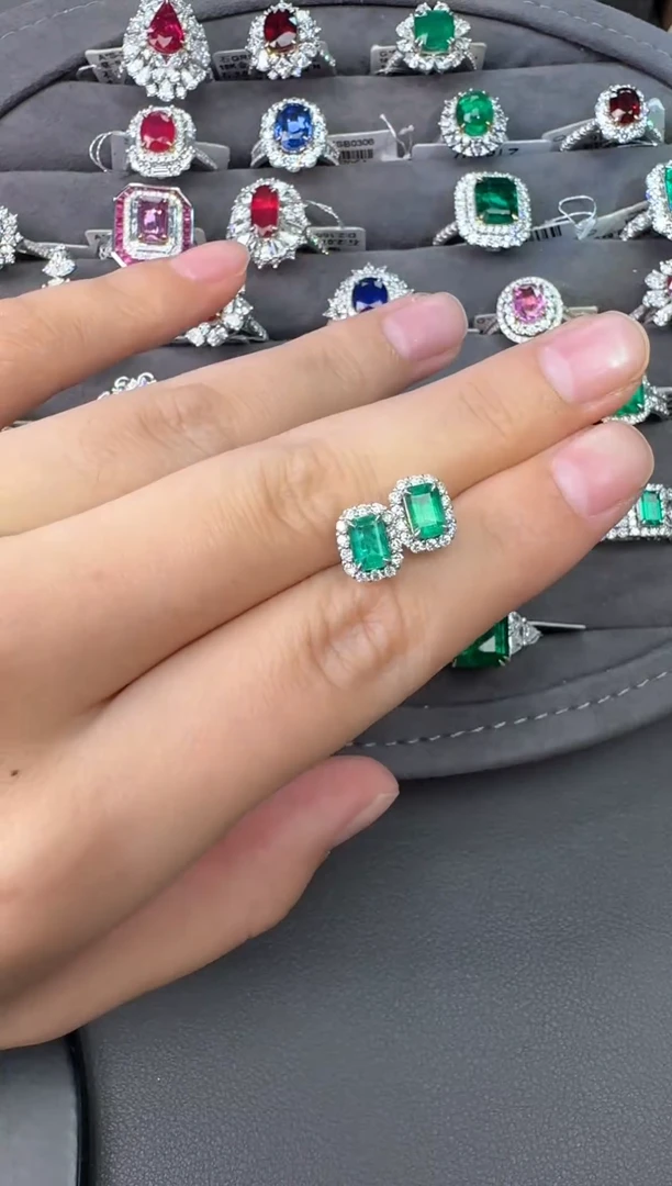 耳饰18K金镶嵌祖母绿【闪购】1.09ct/七天鉴赏