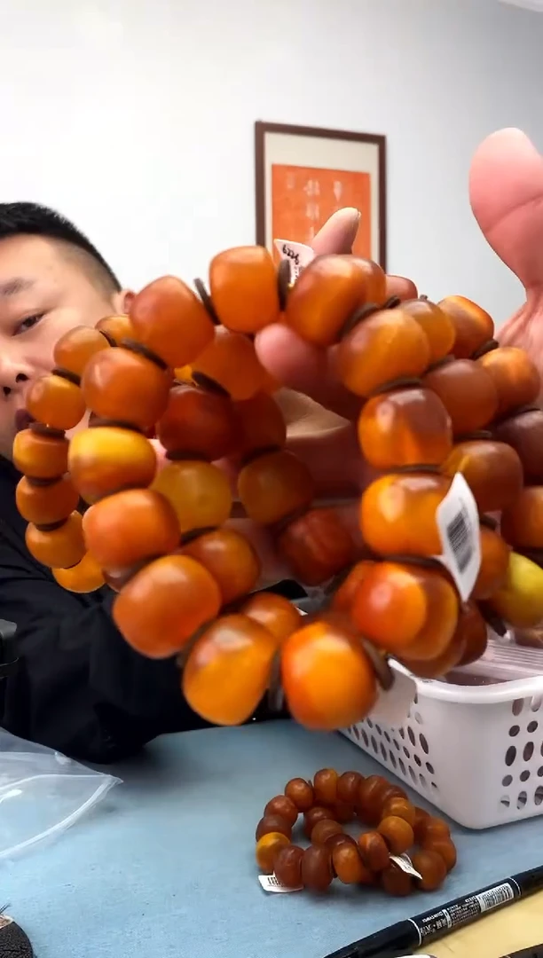蜜蜡未镶嵌珠宝奇石假一罚十，多样性发一件064