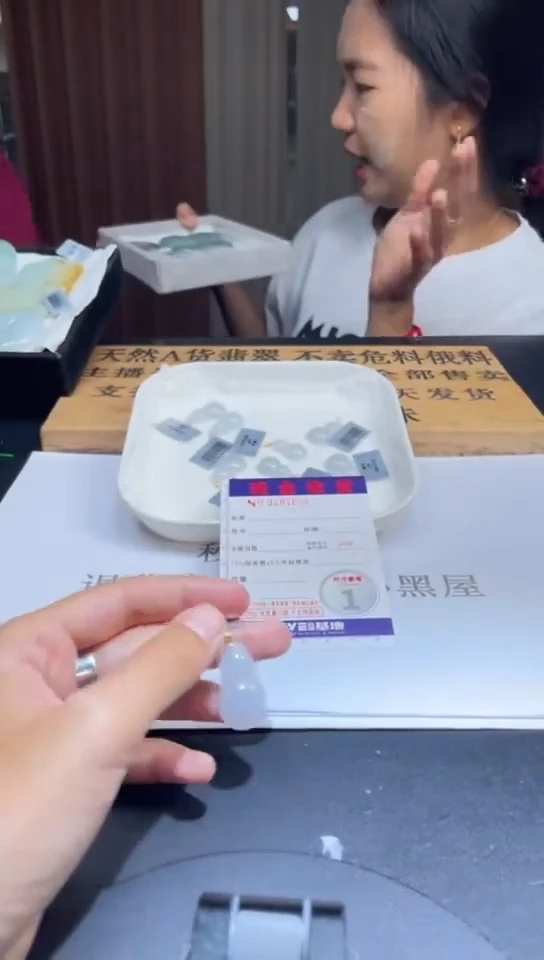 翡翠挂件18K金镶嵌多样性发其一拍一发一000