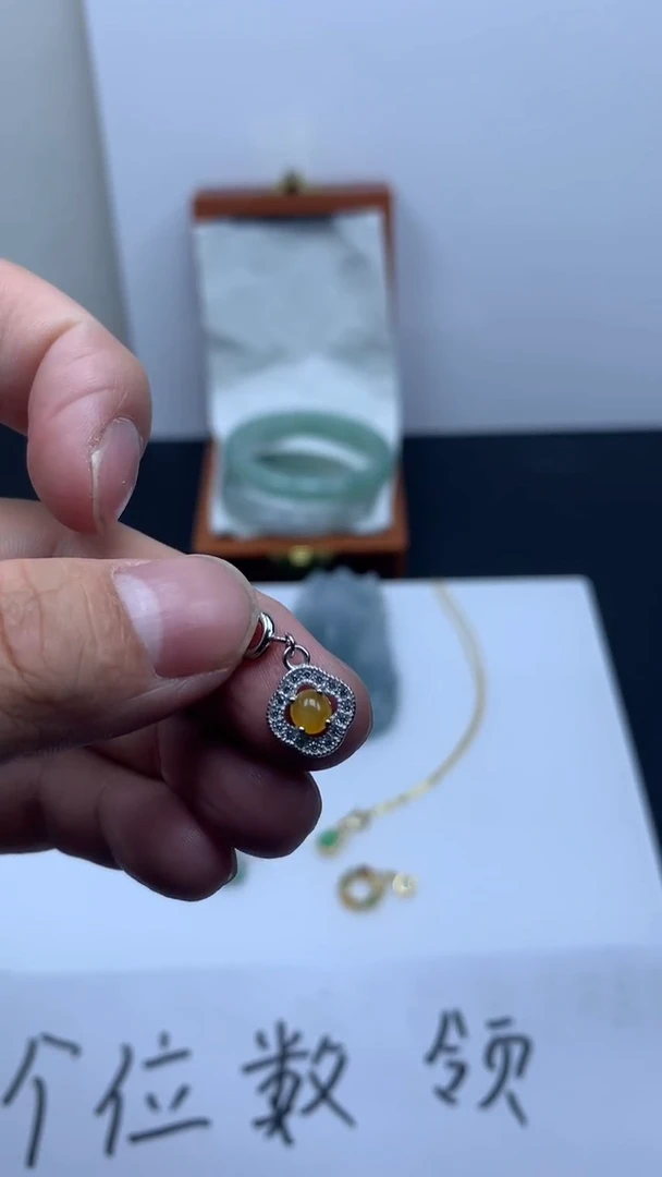 颈饰银S925镶嵌翡翠小滴流吊坠