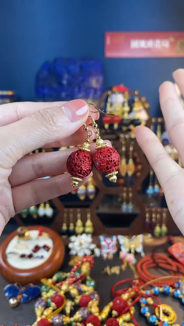 【闪购商品】红红满雕工设计师款耳钩