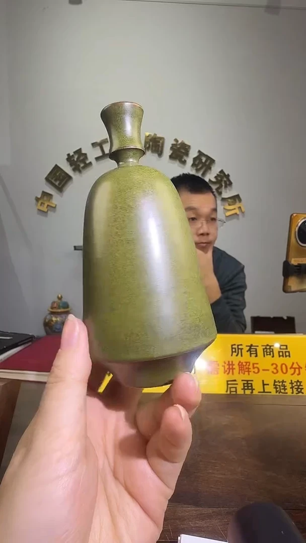 景德镇精美陶瓷小瓶