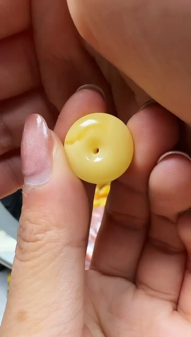 【闪购商品】琥珀裸石未镶嵌扣子