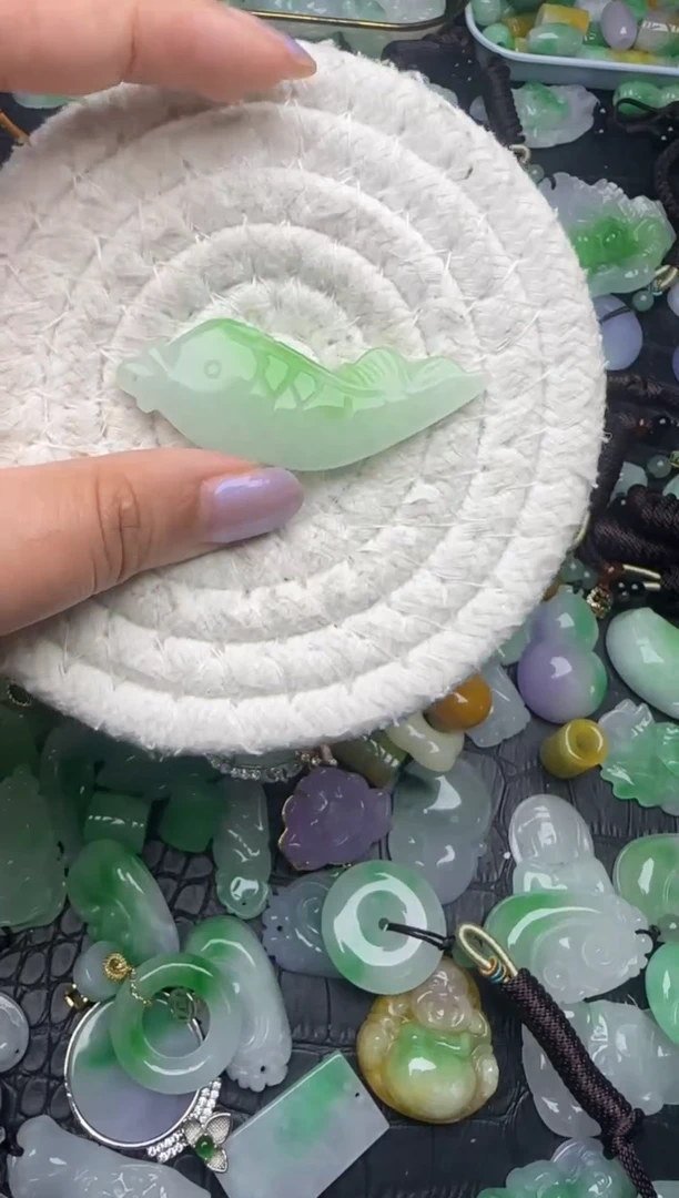 颈饰未镶嵌翡翠缅甸翡翠吊坠