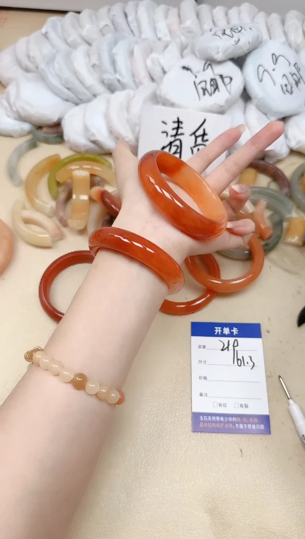 未镶嵌手镯石英质玉219/61.3
