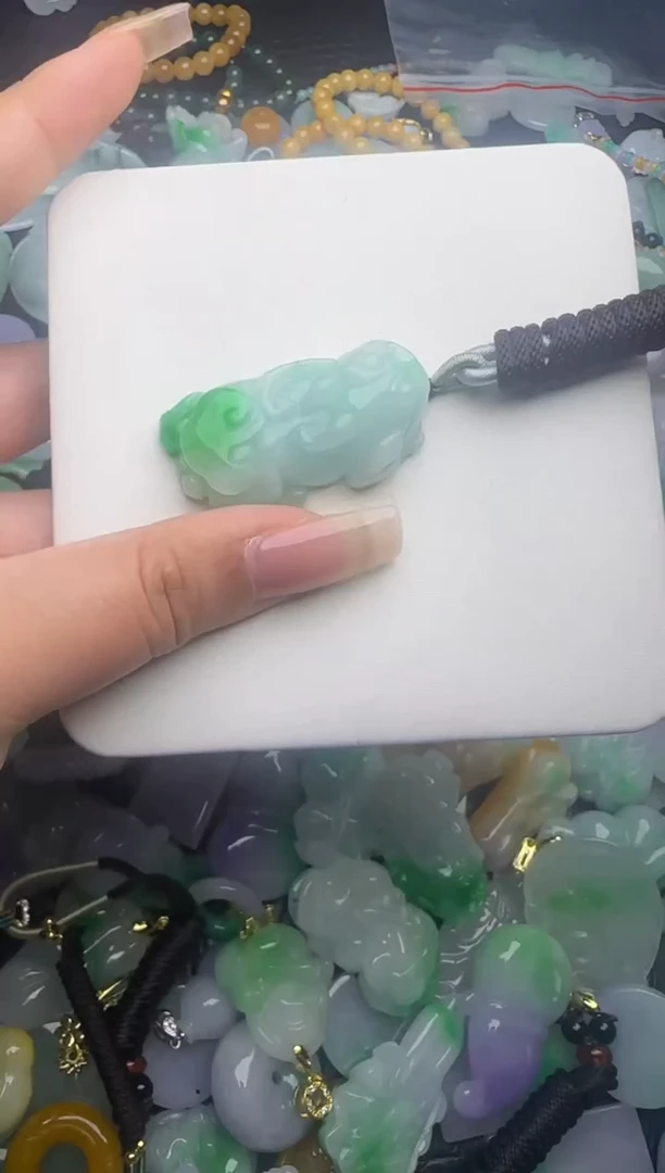 翡翠未镶嵌颈饰天然缅甸翡翠吊坠