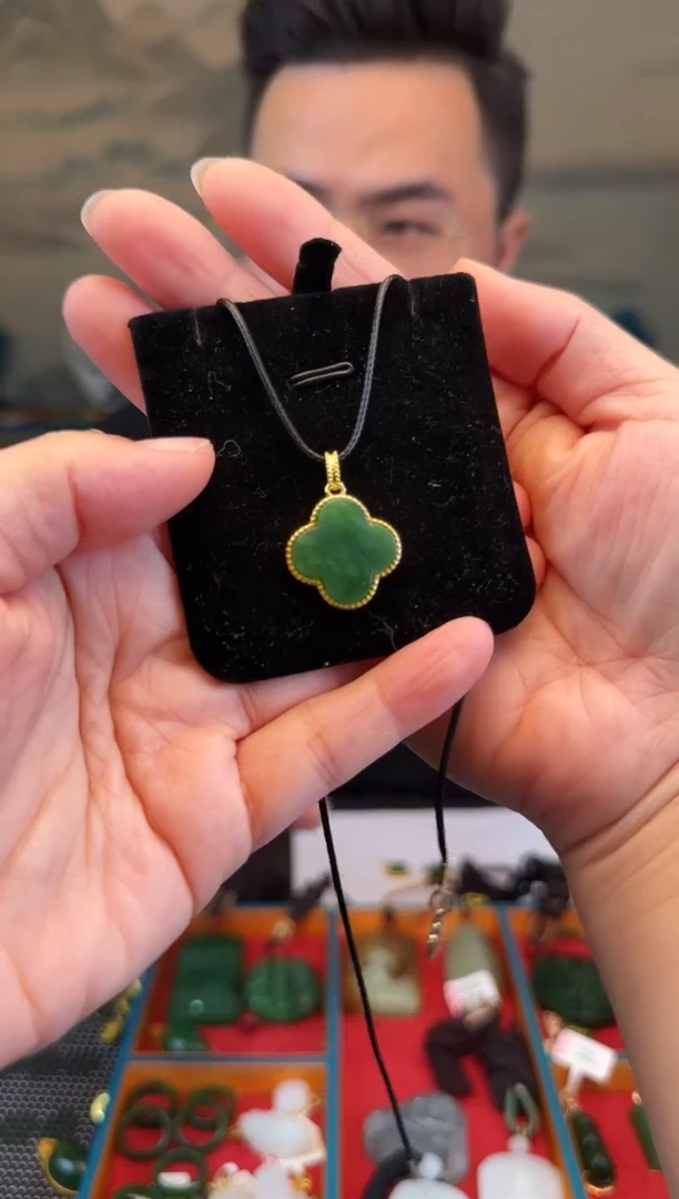 颈饰未镶嵌和田玉四叶草