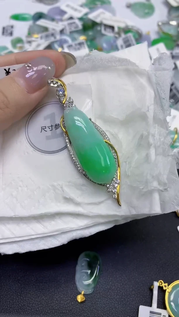 颈饰未镶嵌翡翠天然缅甸翡翠A货百元以上9元证书费自理