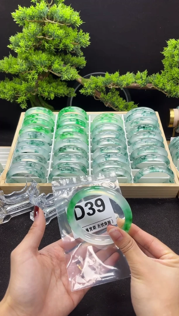 【闪购商品】石英岩玉手镯未镶嵌D39