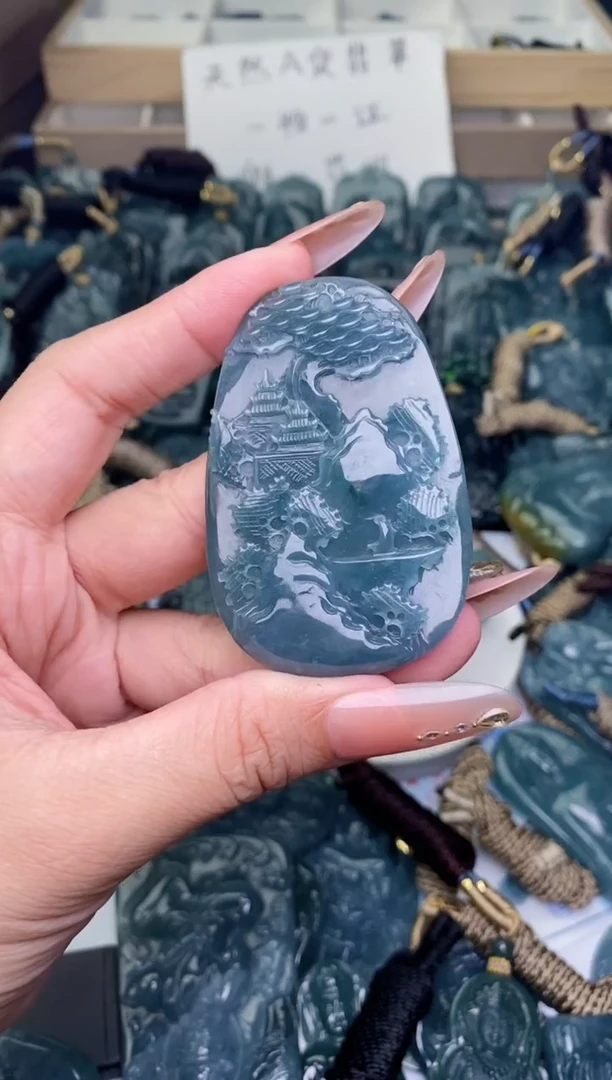 颈饰未镶嵌翡翠