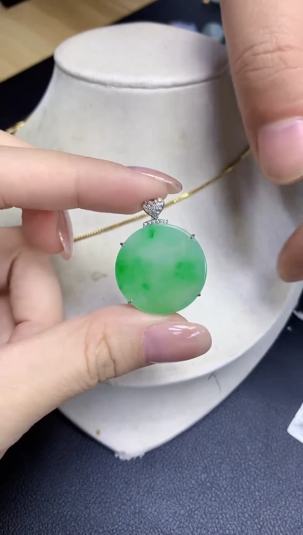 颈饰18K金镶嵌翡翠天然缅甸翡翠A货百元以上9元证书费自理