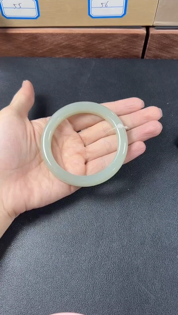 和田玉手镯未镶嵌且末微色差近矿57+手镯S