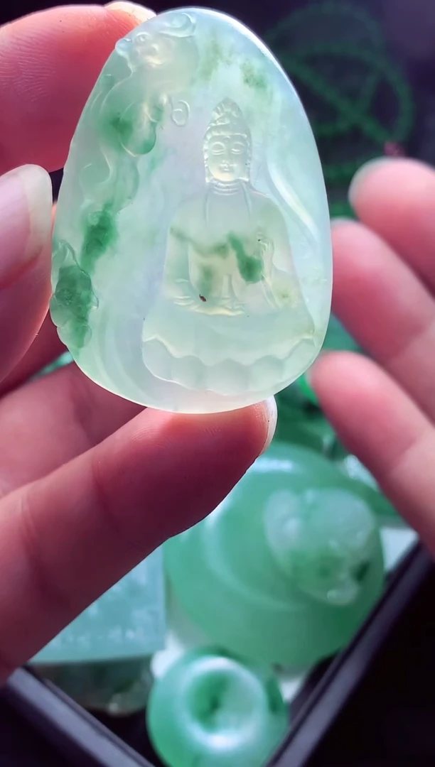 未镶嵌定制翡翠雨***?翡翠毛货定制