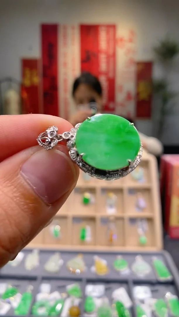 【闪购商品】翡翠吊坠(不含链)18K金镶嵌无事牌