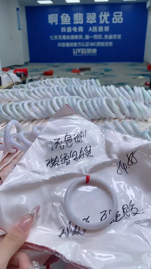 翡翠手镯未镶嵌2900