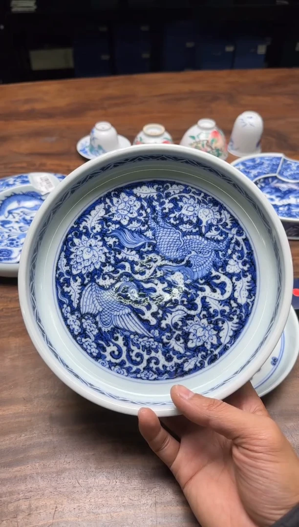 冰***瓜溪蘭仰元 蓝底白花洒蓝麒麟追凤纹壶承