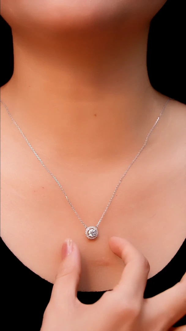 铂Pt950镶嵌颈饰合成钻石围镶50分项链