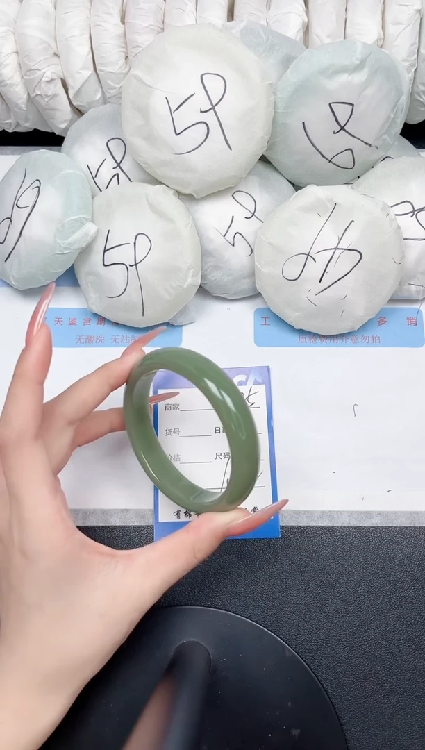 未镶嵌手镯石英质玉85-61