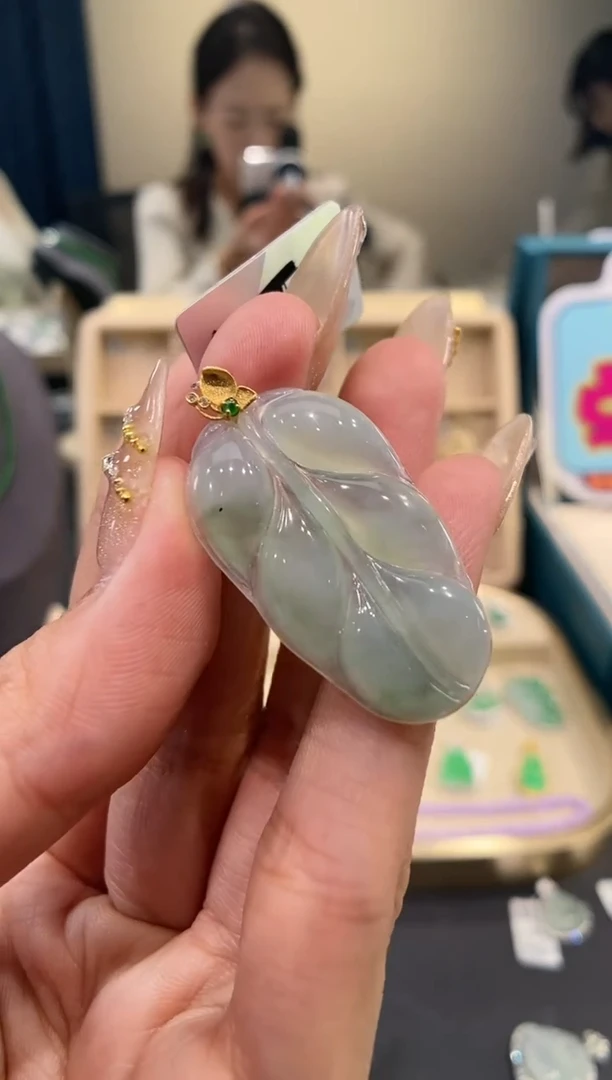 【闪购商品】翡翠吊坠(不含链)18K金镶嵌叶子