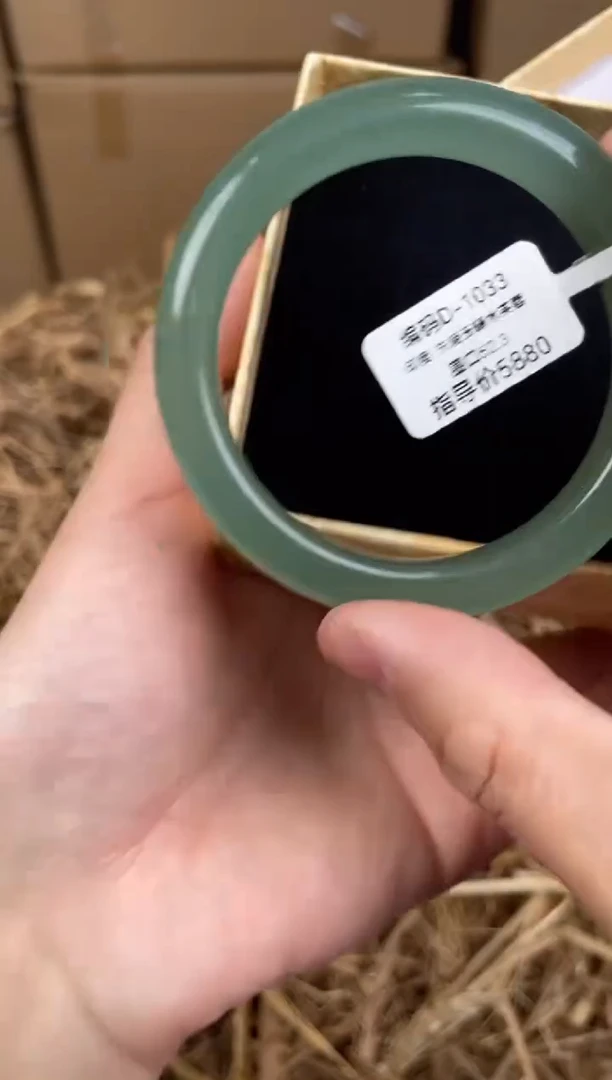 未镶嵌手镯石英质玉D1033