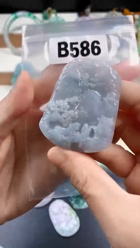 颈饰未镶嵌翡翠天然翡翠吊坠挂件