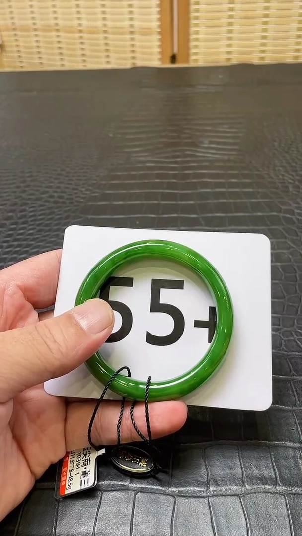 和田玉（碧玉）手镯未镶嵌一个