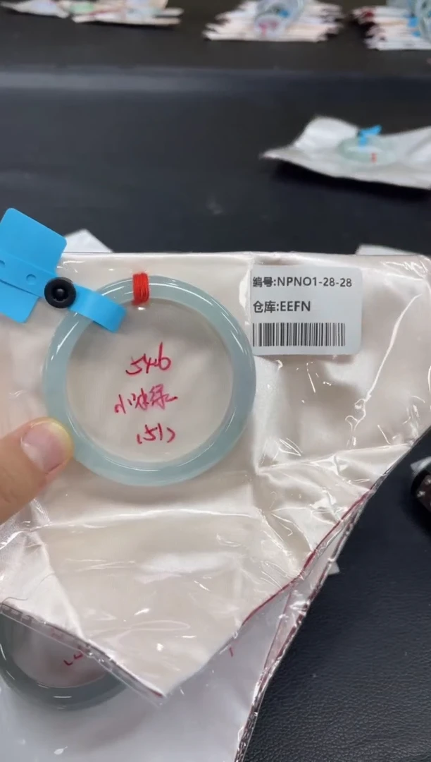 未镶嵌手镯翡翠翡翠手镯