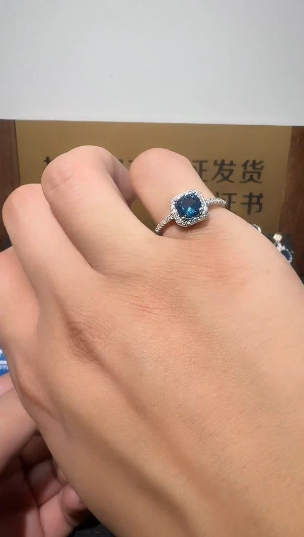 戒指蓝宝石18K金镶嵌883