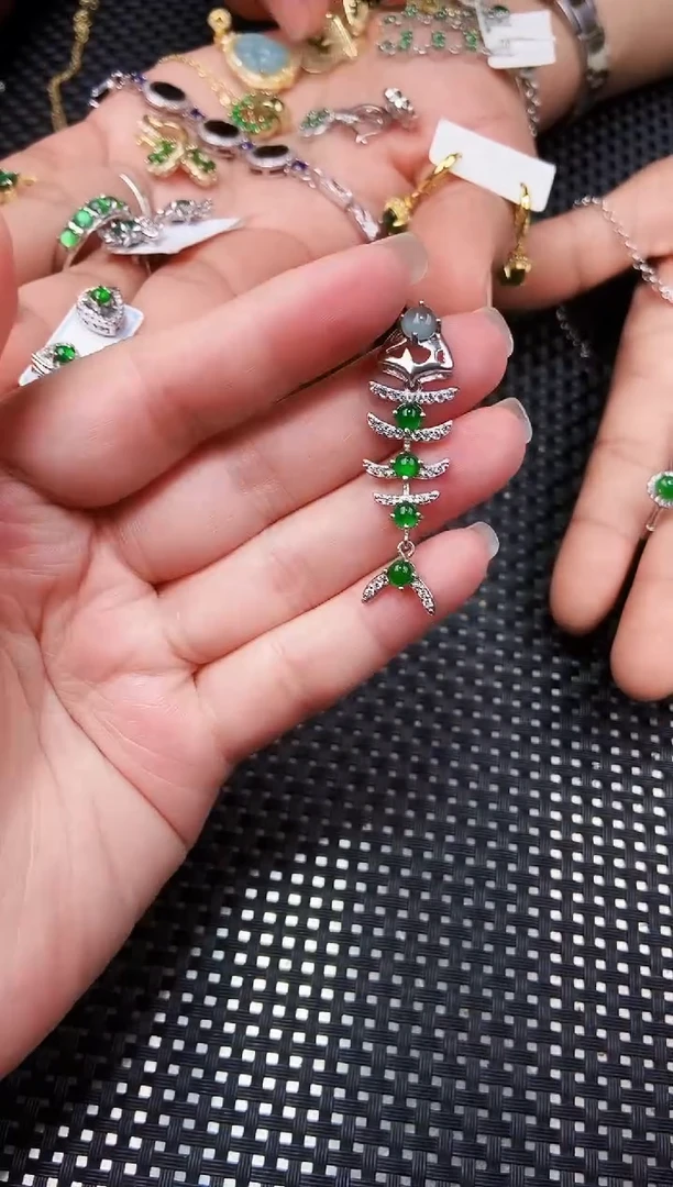 【闪购商品】翡翠吊坠(不含链)未镶嵌11111111