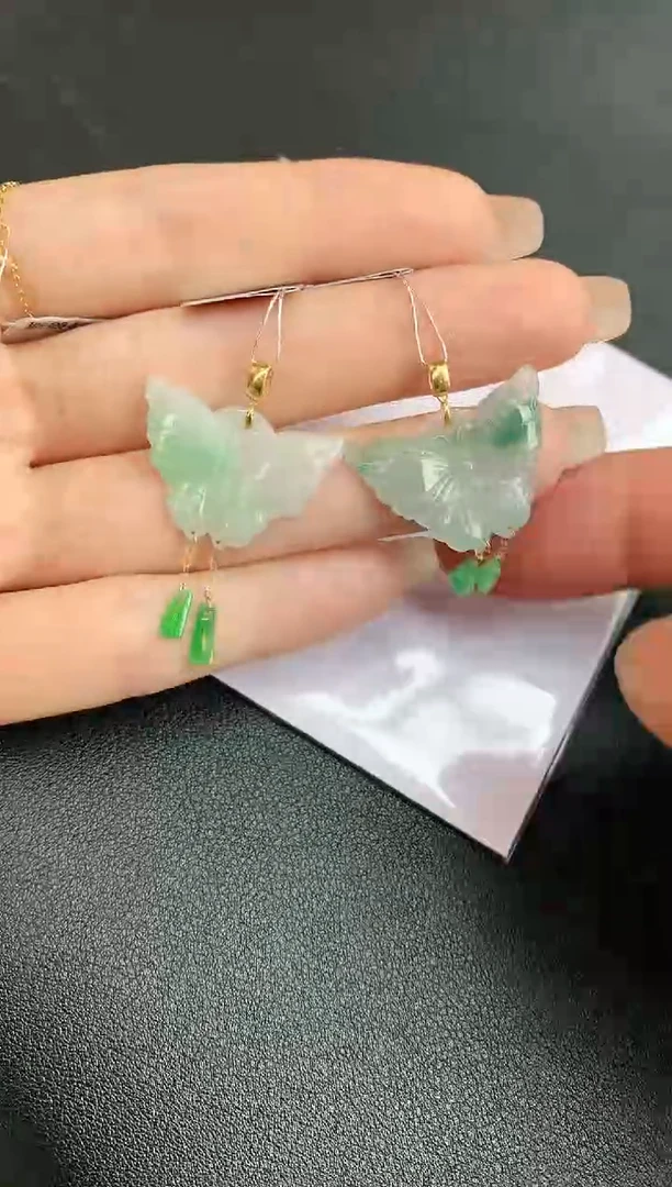 【闪购商品】翡翠颈饰18K金镶嵌赠礼盒证书多样性发货发其一 珍珍