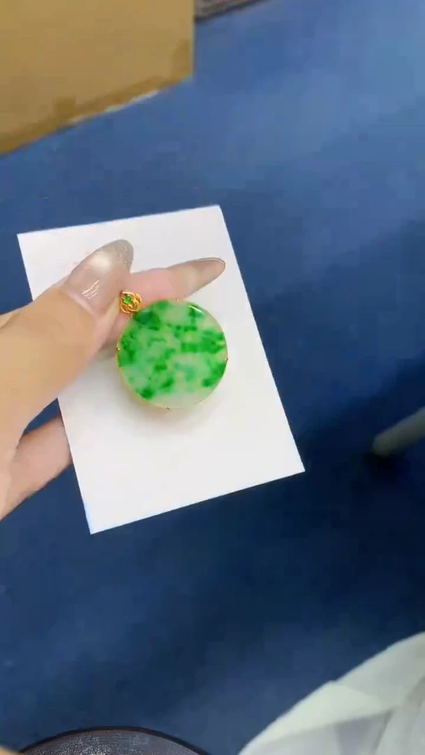 颈饰18K金镶嵌翡翠1