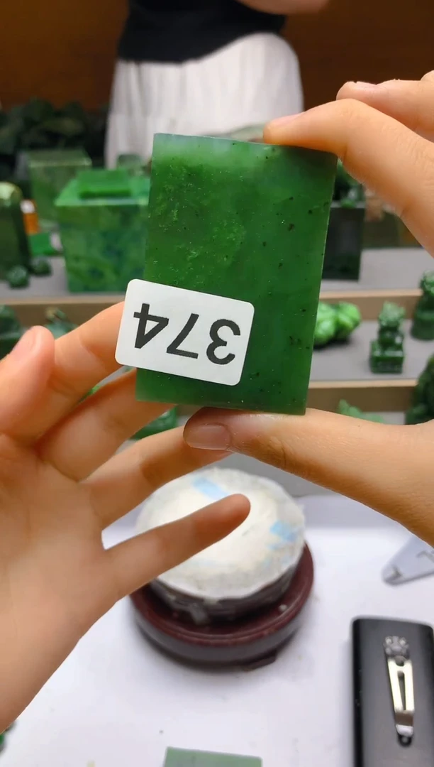 和田玉（碧玉）未镶嵌珠宝半成品1