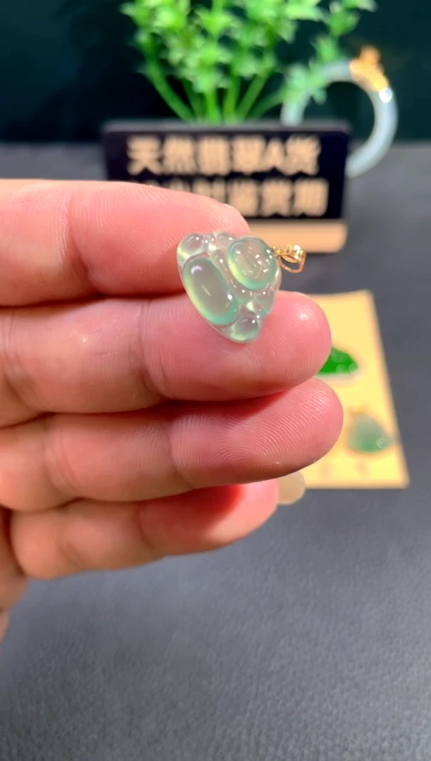 颈饰18K金镶嵌翡翠翡翠