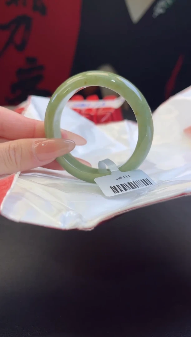 【闪购商品】翡翠手镯未镶嵌6翡翠手镯(微瑕）