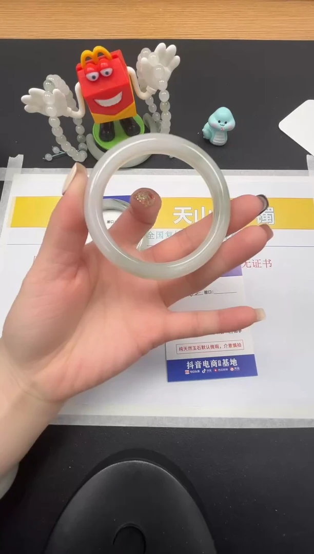 【闪购商品】石英质玉手镯未镶嵌82-54.6