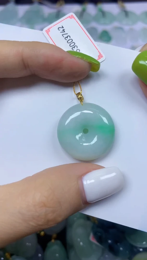 翡翠18K金镶嵌颈饰挂件
