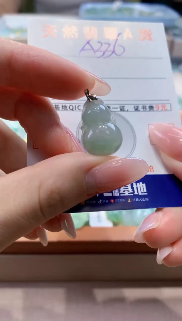 颈饰18K金镶嵌翡翠天然缅甸a货翡翠
